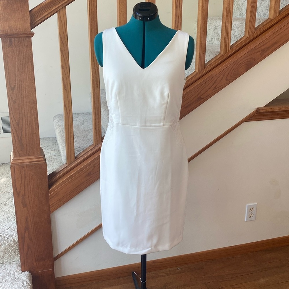 Ann Taylor white knee length dress embroidered detail V-neck
